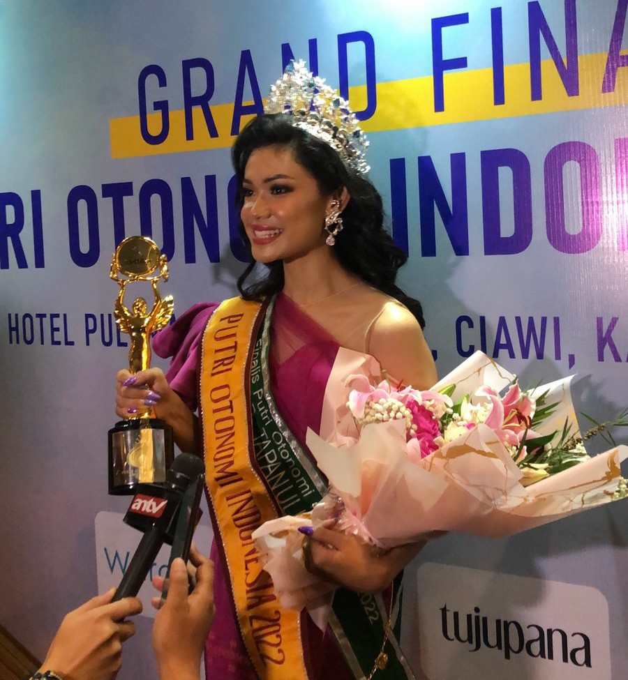 Mantap!!!.. Gresita F.Y Siahaan Perwakilan Tapanuli Utara Raih Putri Otonomi Indonesia 2022