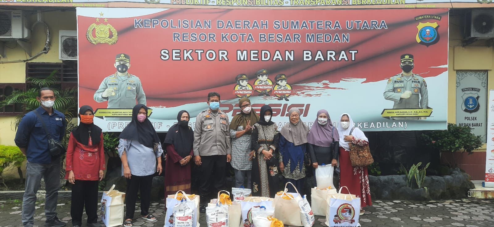 Bravo!!!... Polrestabes Medan Gelar Vaksinasi dan Sunat Massal, Polsek Medan Barat Siapkan Dua Bus