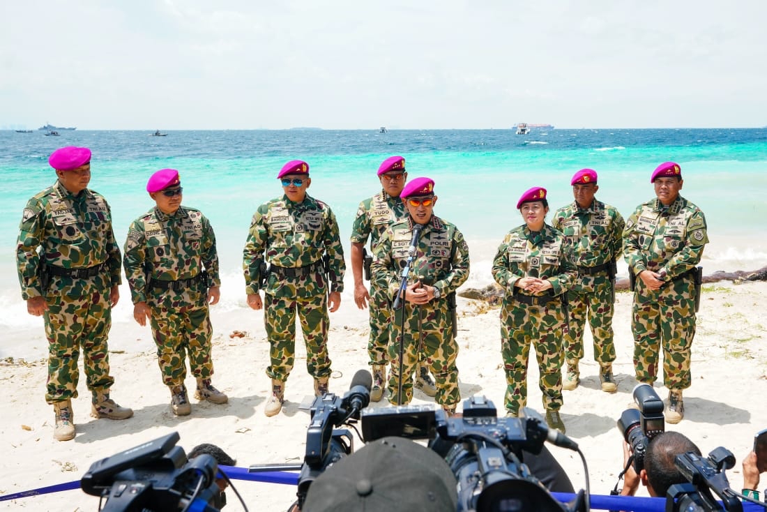 Mantap!!!... Kapolri Disematkan Jadi Warga Kehormatan Marinir, Sinergitas TNI-Polri Makin Kokoh