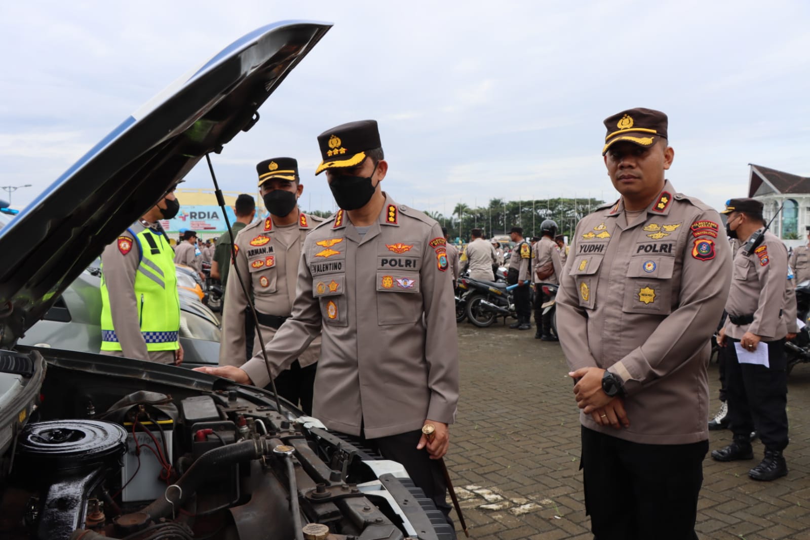 Mantap!!!... Kapolrestabes Medan Cek Ranmor Dinas Polri, Pastikan Kendaraan Siap Digunakan 