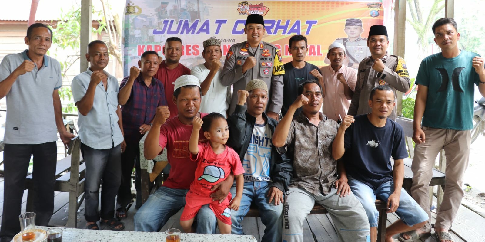 Sembari Ngopi Bareng, Kapolres Madina Dengarkan Curhat Warga Kampung Padang
