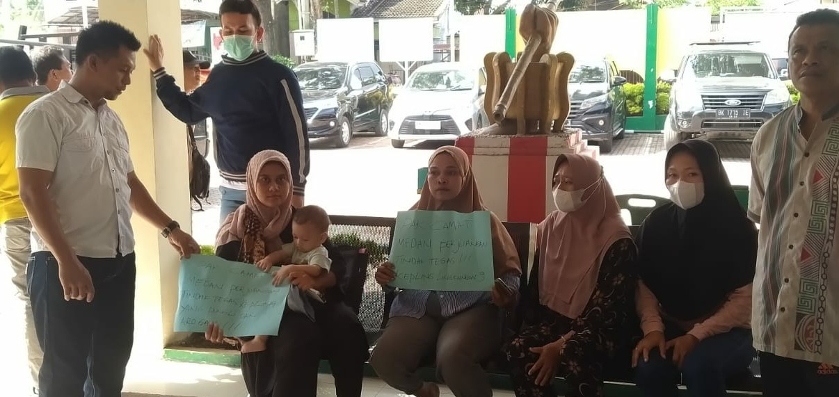 Kantor Camat Medan Perjuangan Rusuh, Warga Dihadang Sejumlah Preman Warga Minta Camat Berhentikan Oknum Kepling 9 Sidorame Timur