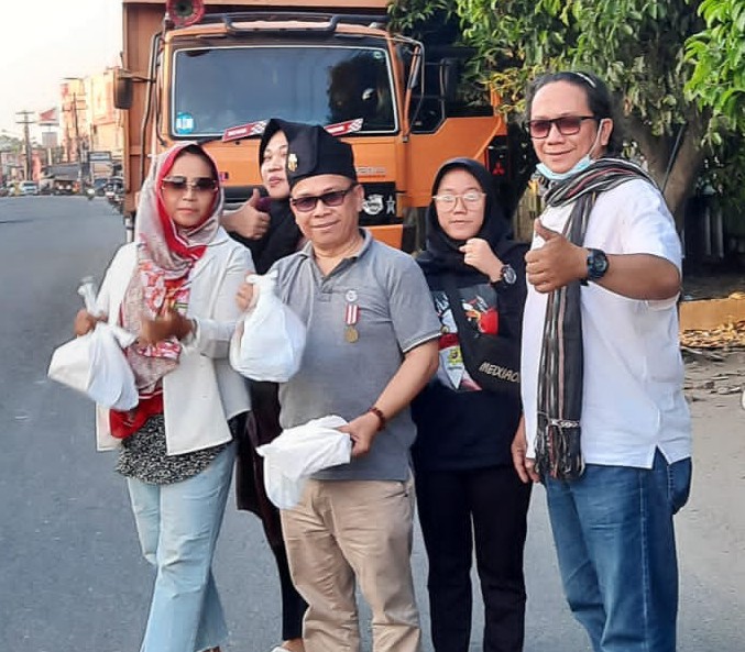 Ramadhan Penuh Berkah, DPD FKPPAI Sumut Bagi Takjil