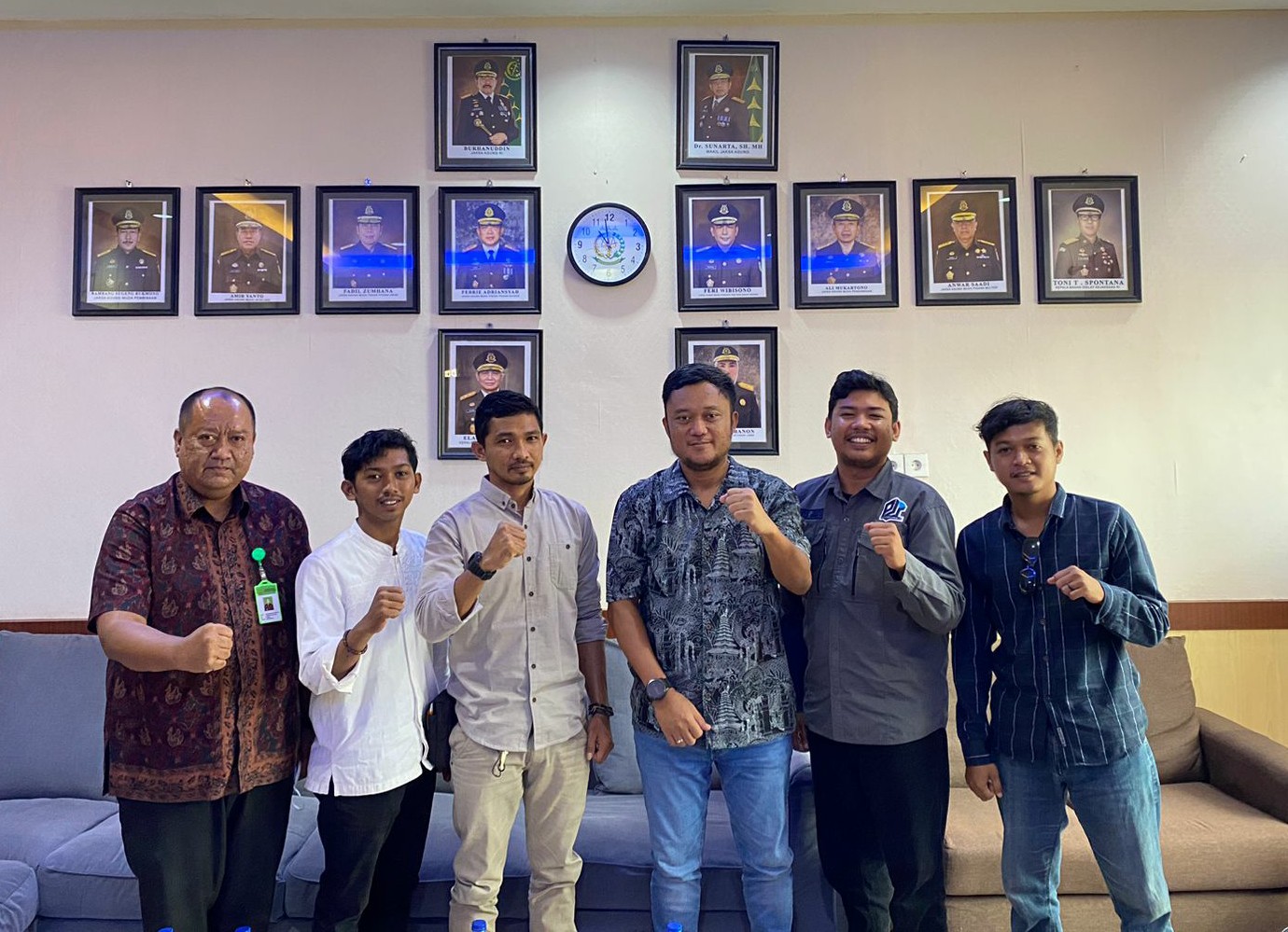 Bingkai Suasana Lebaran, DPC PJS Tanjab Barat dan DPD Jambi Silaturahmi Bersama Kajari