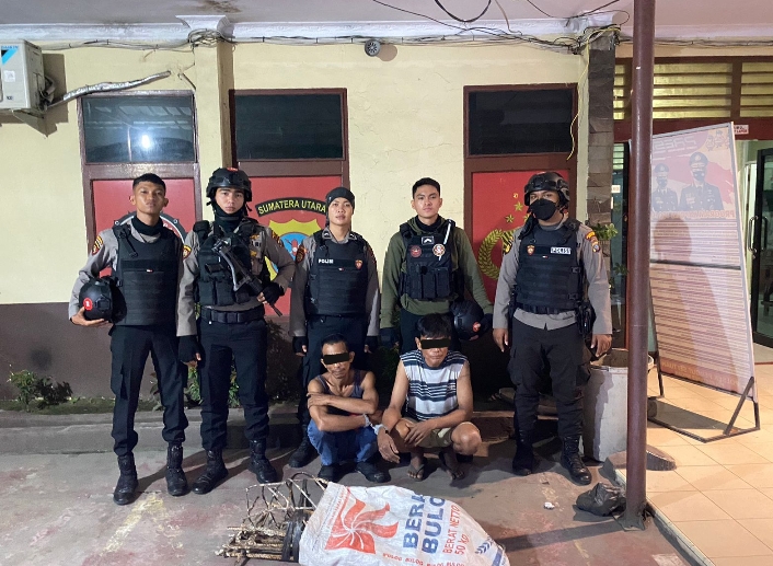 Kepergok Mencuri Besi, Dua Orang Diamankan Tim Patroli Presisi Sat Samapta Polrestabes Medan