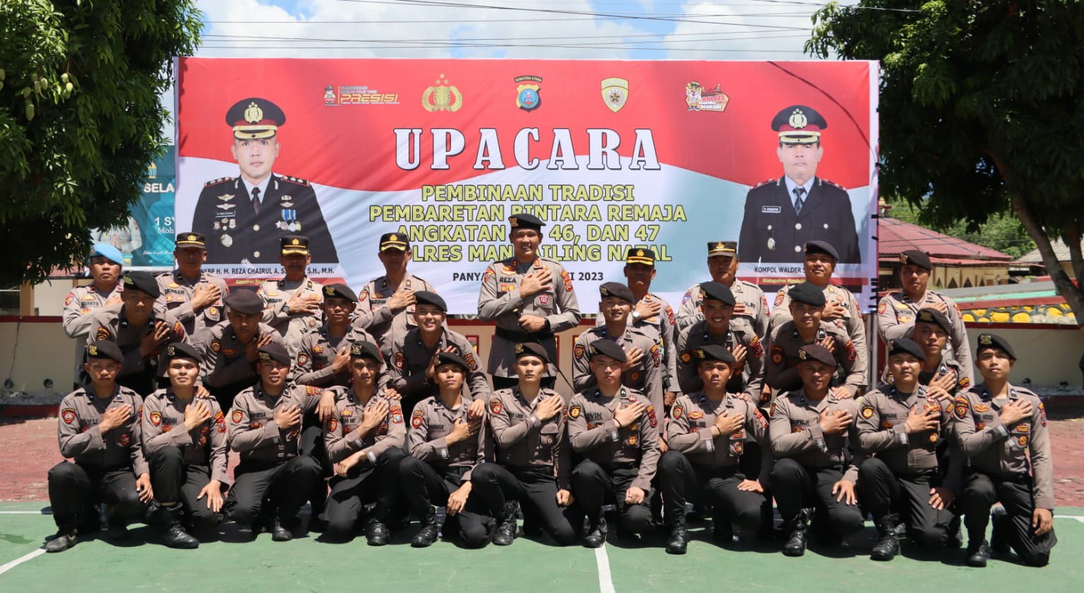 Sambut Bintara Baru, Kapolres Madina Mandikan Dengan Air Kembang