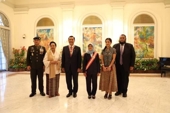 Menko Marves Luhut Terima Darjah Utama Bakti Cemerlang Dari Pemerintah Singapura