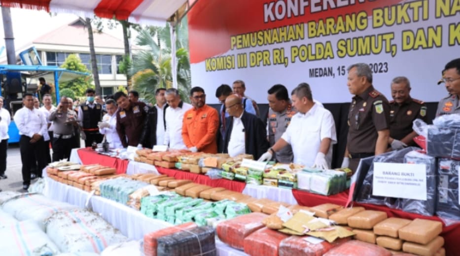 Disaksikan Anggota DPR RI Komisi III, Poldasu Musnahkan Narkoba Senilai 690 Milyar