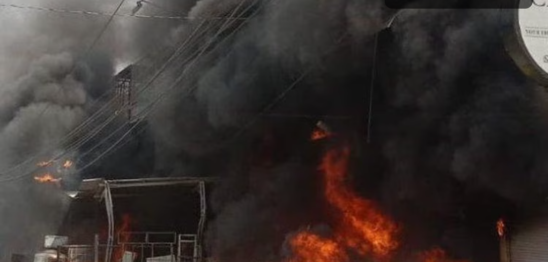 Gudang Busa Jalan Krakatau Dilalap Sijago Merah 
