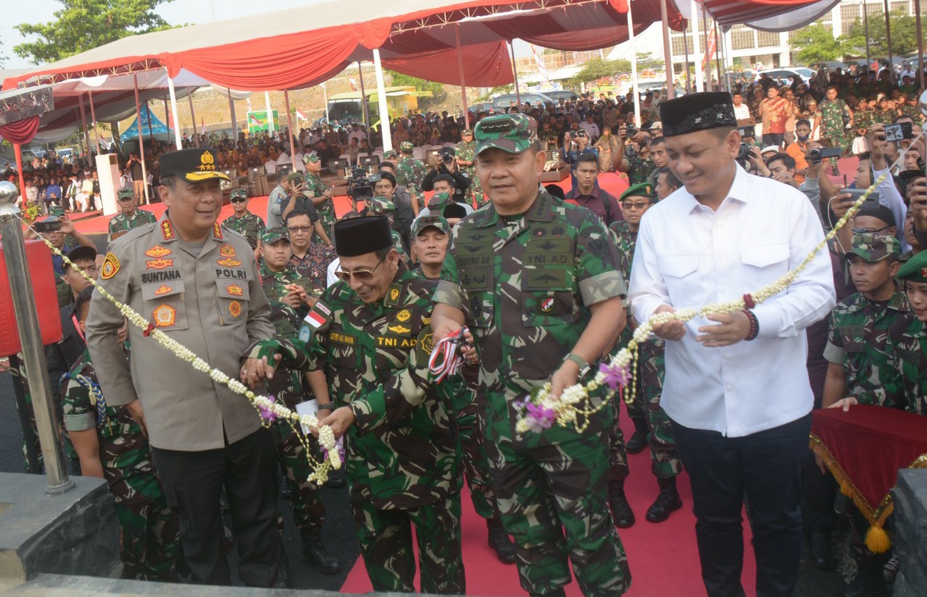 Kasad Jendral TNI Dudung Abdurachman Resmikan Tugu Perjuangan di Kota Pekalongan