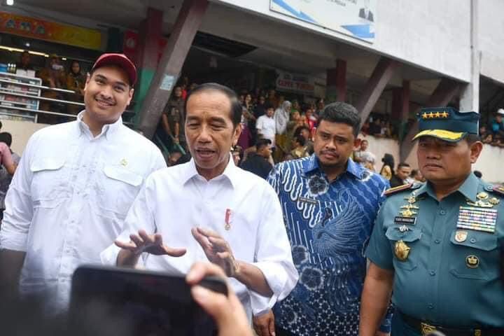 Kunjungi Pasar Sukaramai, Presiden Tinjau Kondisi dan Harga Sejumlah Komoditas Pangan