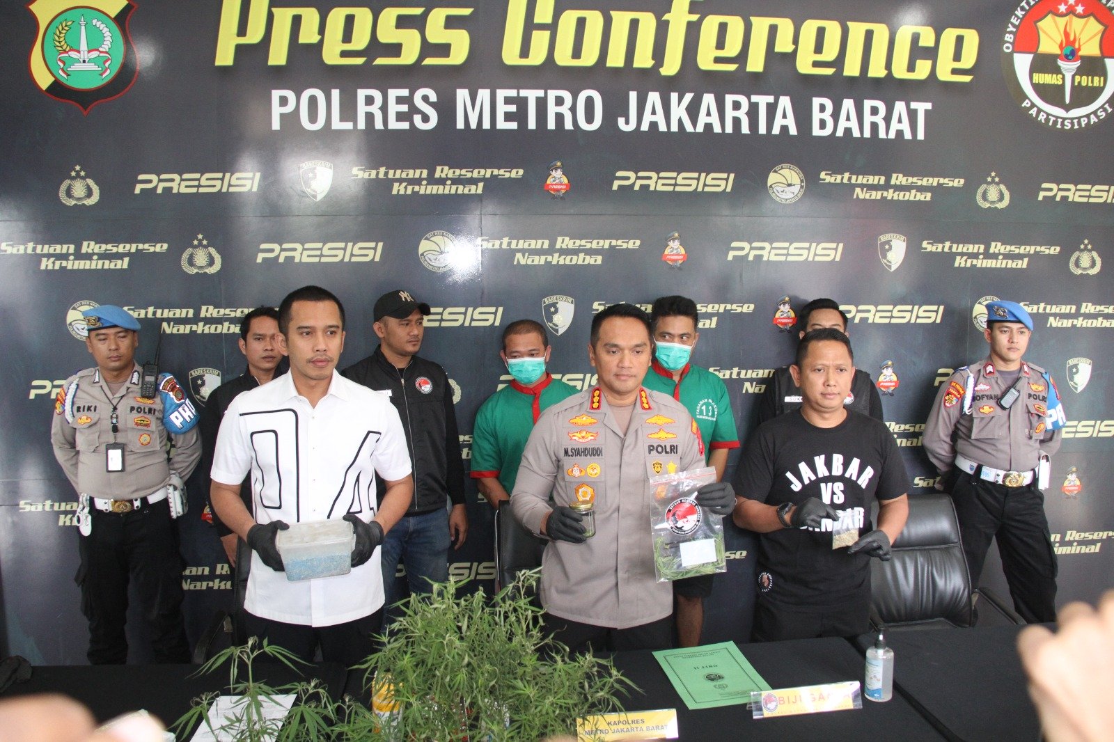 Miliki Tanaman Ganja, Pesulap Inisial IAS Diamankan Polres Metro Jakarta Barat 
