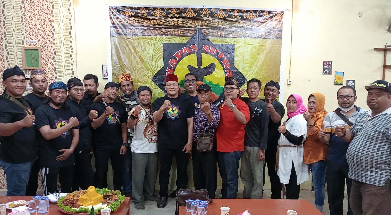 Peringati HUT Ke-4, Kapas Sutra Mengelar Potong Nasi Tumpeng