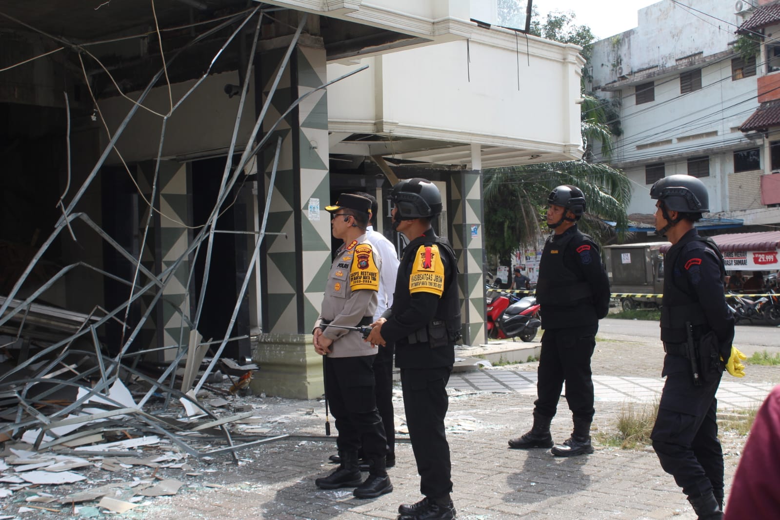 Tinjau Lokasi Ledakan Pipa Gas, Kapolrestabes Medan: Masyarakat Tetap Tenang dan Jangan Terpancing Berita Hoax