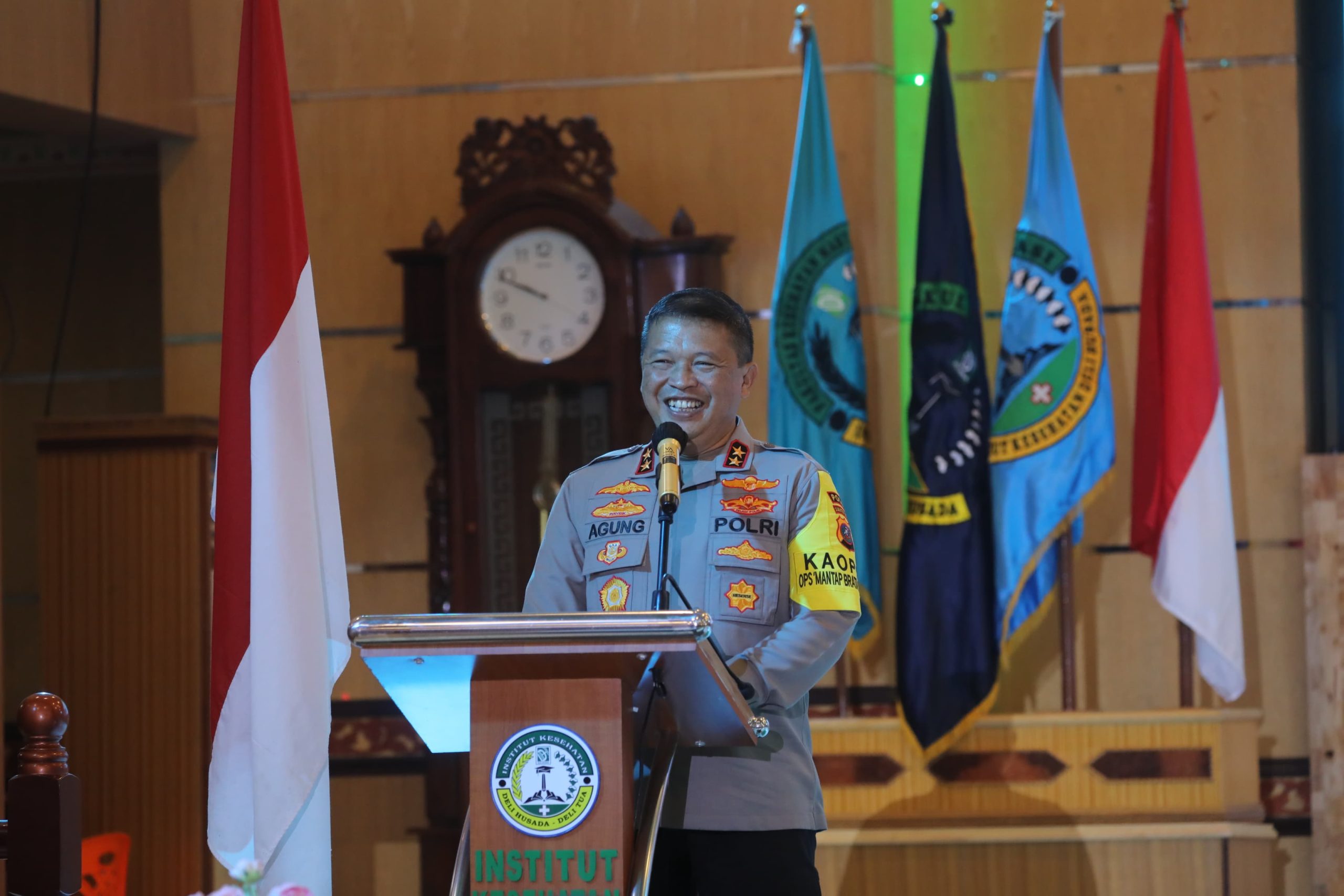Kapolda Sumut Beri Kuliah Umum Bersama Ribuan Mahasiswa Institut Kesehatan Deli Husada Delitua