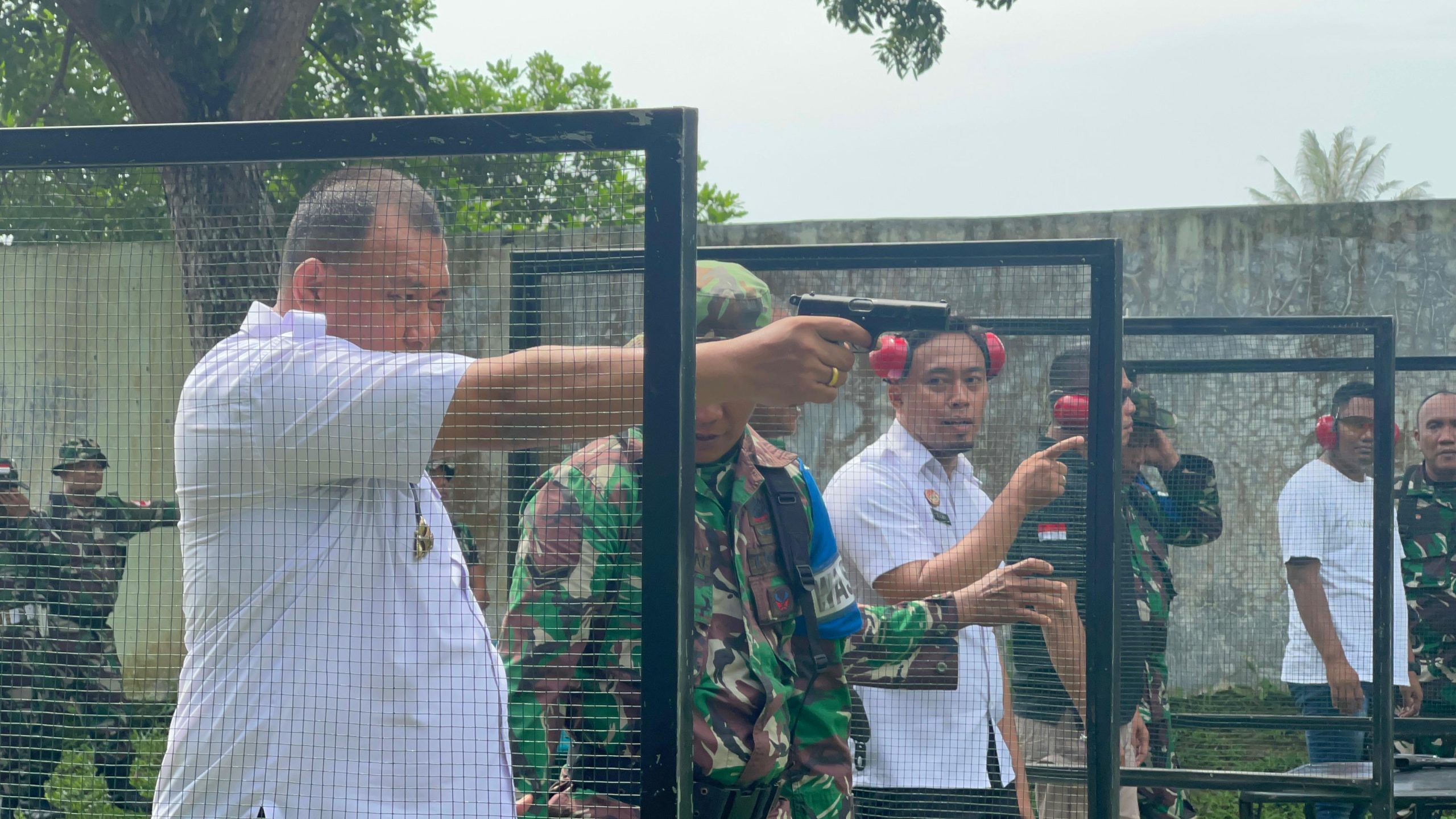 Perkuat Silaturahmi & Sinergi, Kalapas Binjai Latihan Menembak Bersama Dandim 0203/ LKT dan Danyon Arhanud 11/WBY