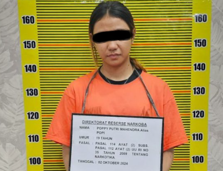 Wouw!!!... Bawa Ratusan Pil Ekstasi, Wanita Muda Diamankan Poldasu