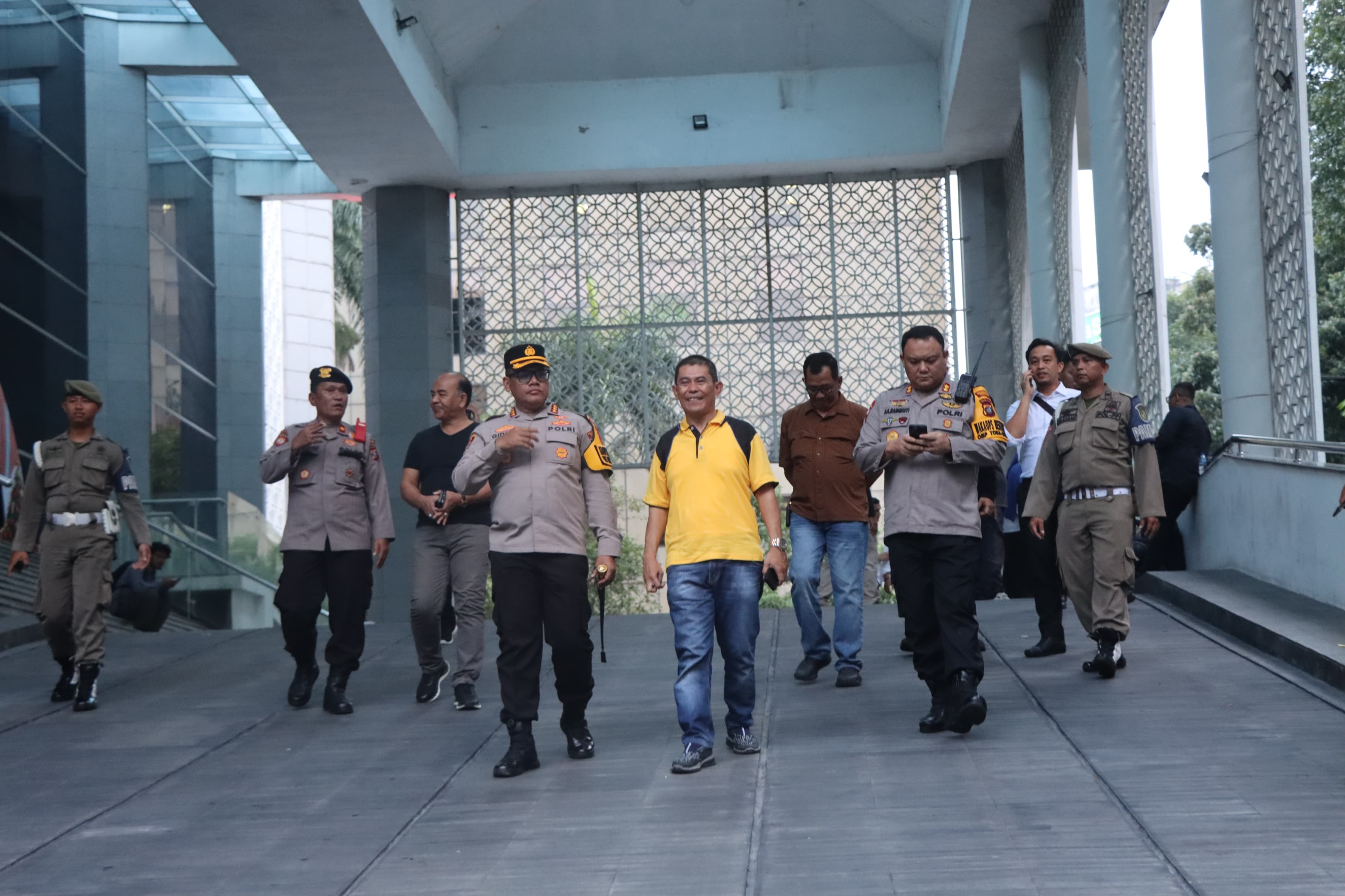 Kapolrestabes Medan Turun Langsung Pantau Demo Tolak Kenaikan PPN 12 Persen di Gedung DPRD Sumut