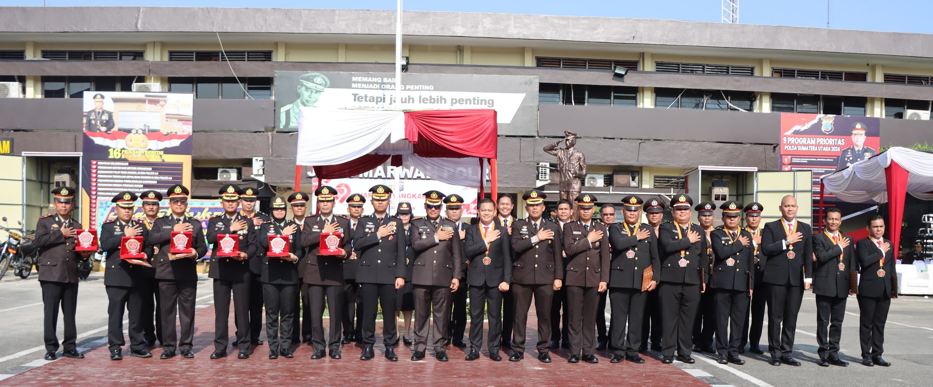 82 Personel Polrestabes Medan Terima Penghargaan di Puncak Hari Bhayangkara