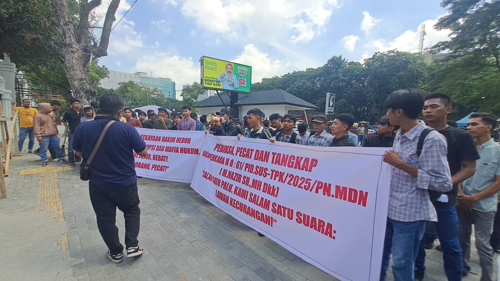 Masa Tuntut Hakim PN Medan Diperiksa dan Dipecat Terkait Kasus Korupsi Nias Selatan