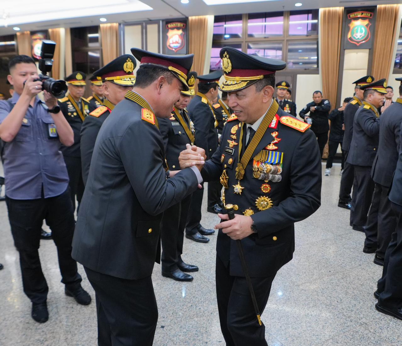 Bravo!!!!... Kapolda Sumut Irjen Pol Whisnu Hermawan Februanto SIK MH Raih Tanda Kehormatan Bintang Bhayangkara Pratama Dari Mabes Polri