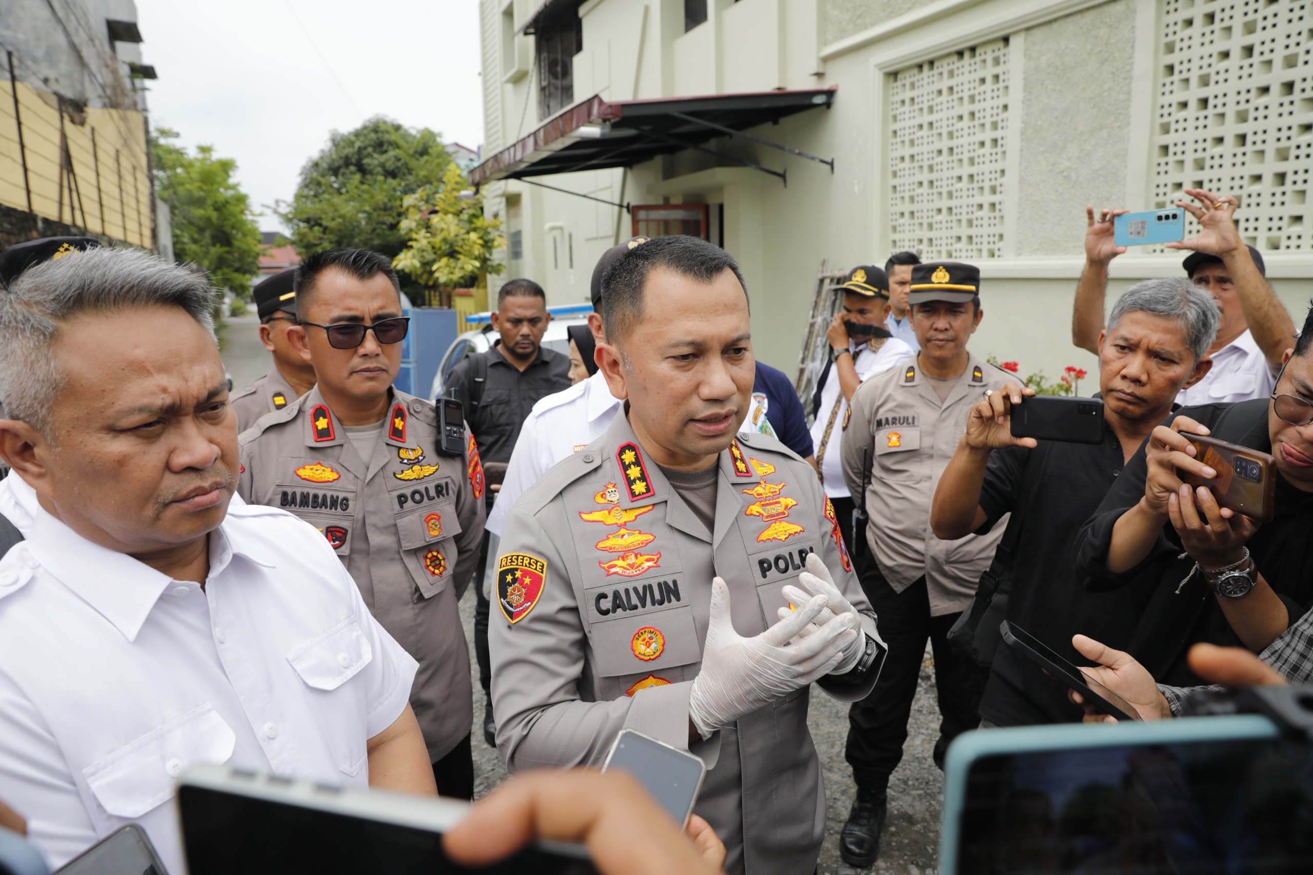Kapolrestabes Medan Pimpin Penyelidikan Lanjutan Kebakaran Rumah Hakim Tipikor PN Medan