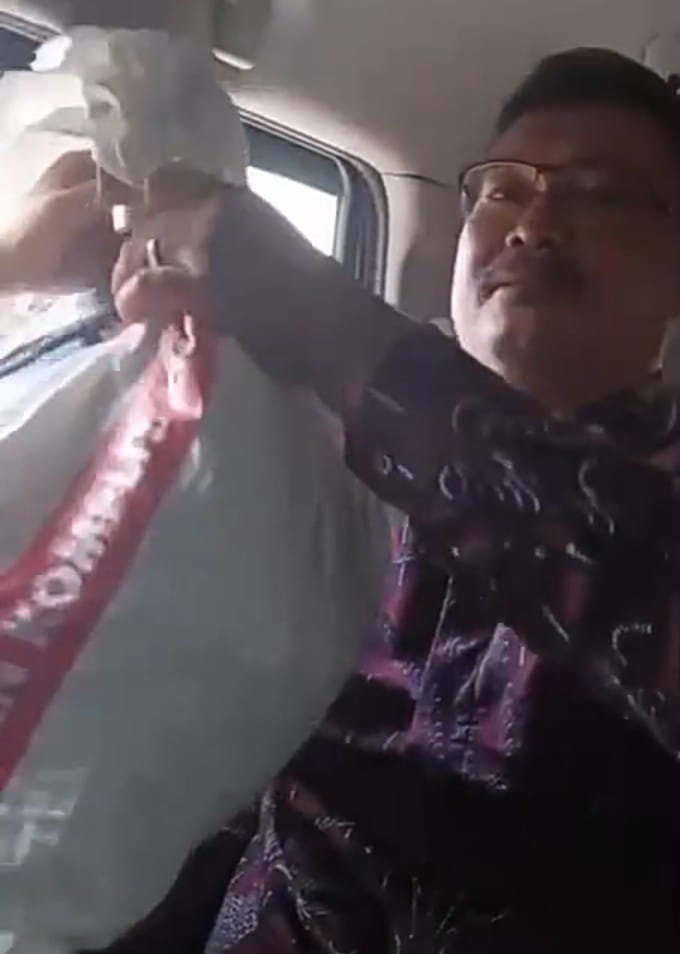 Detik-Detik Karung Uang Disetor, Terkait OTT Bupati Pati Sudewo