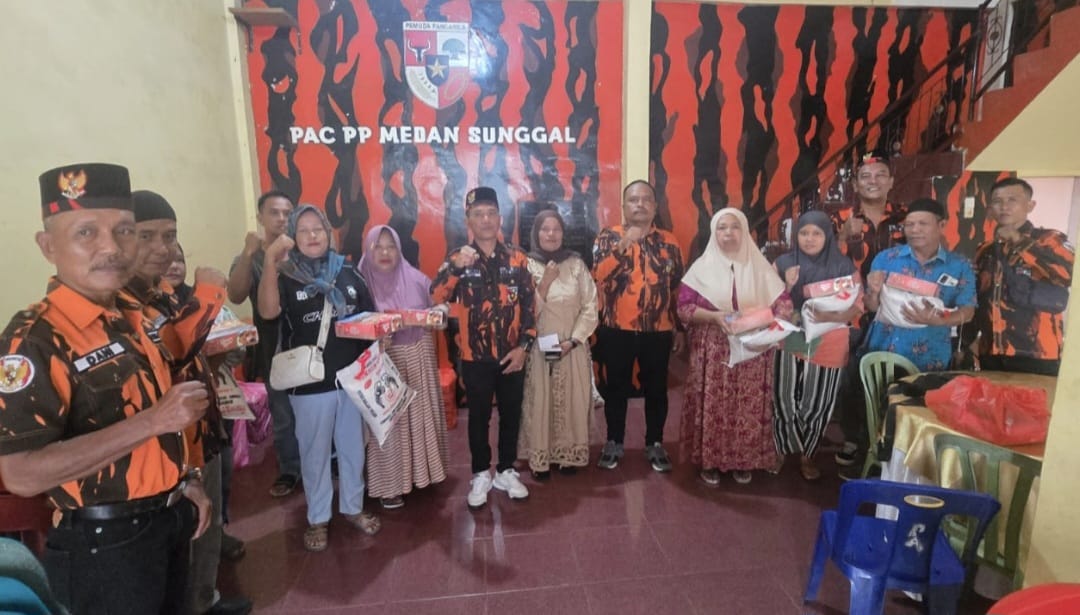 Pemuda Pancasila Medan Sunggal Tak Pernah Lelah Berbagi, Ratusan Warga Kembali Terima Takjil dan Sembako di Ramadhan 1447 H