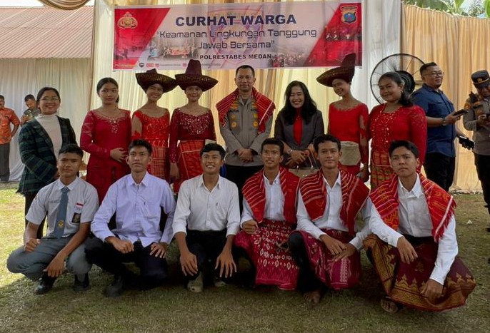 Penyambutan Adat hingga Curhat Warga Warnai Kunjungan Kapolrestabes Medan ke Kutalimbaru
