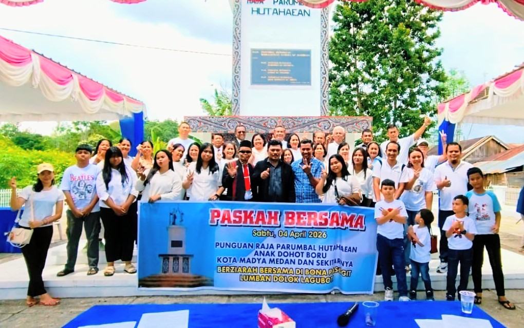 Punguan Parumbal Hutahaean Dohot Boru Kota Medan Gelar Ziarah dan Partangiangan di Tugu Parumbal
