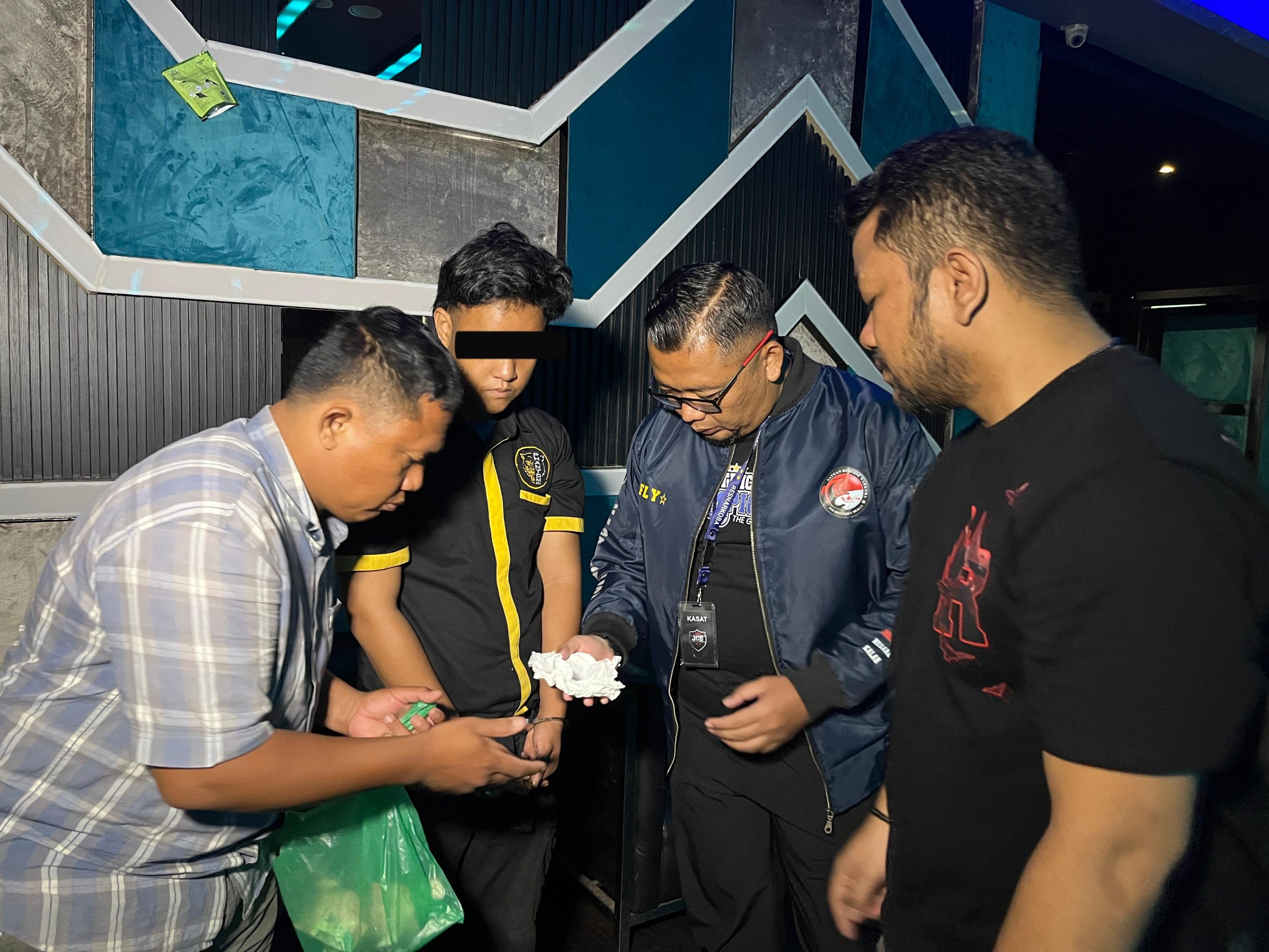 Geger! Diskotik Phantom Digerebek, Polisi Amankan Orang Dalam