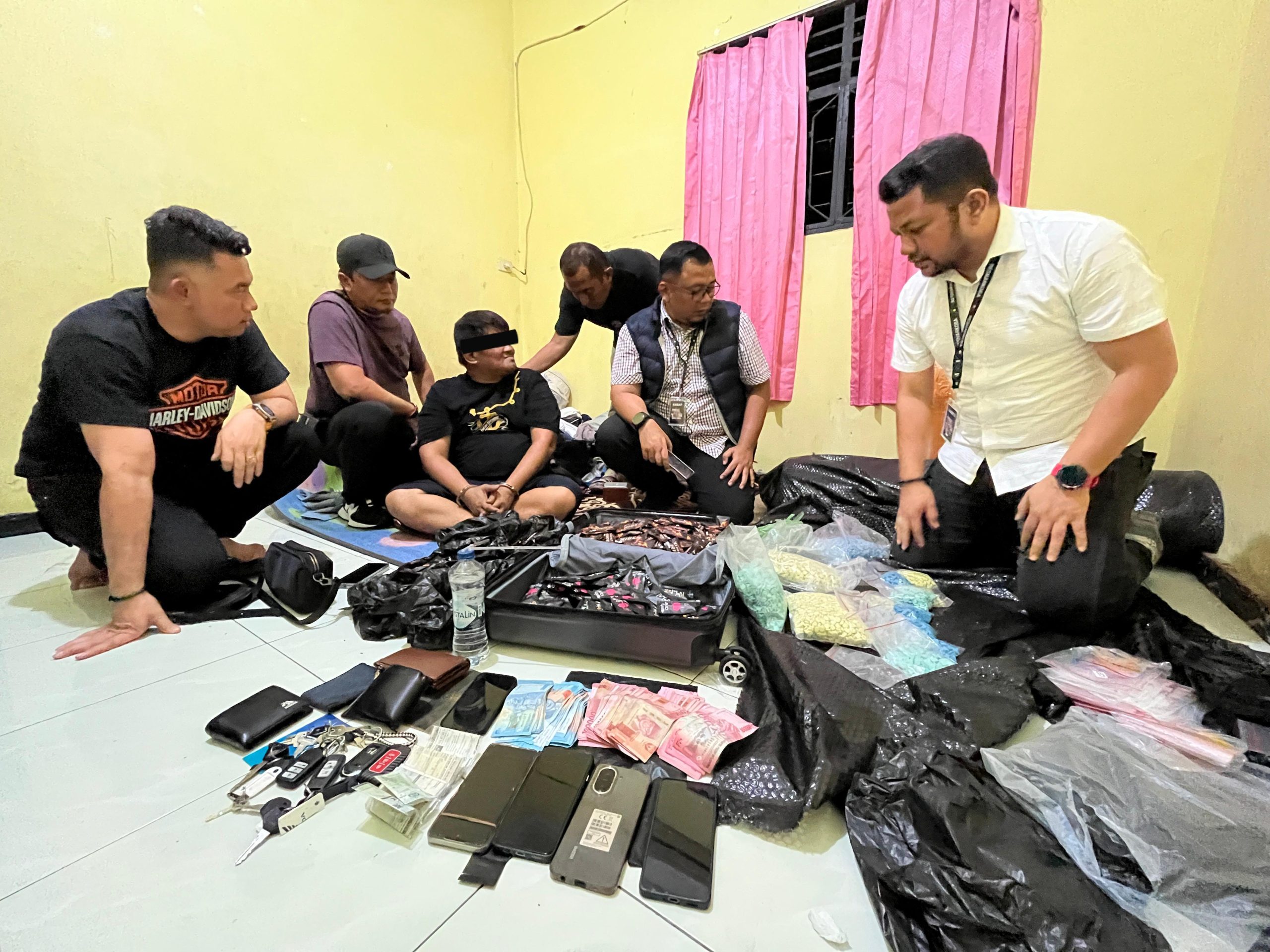 Bandar Narkoba Jaringan Malaysia Dibekuk di Sunggal, 10.447 Ekstasi dan Rp246 Juta Disita