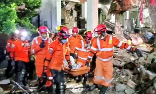 Satu Korban Tewas Ditemukan di Reruntuhan Rumah Grand Polonia, Dua Orang Masih Dicari