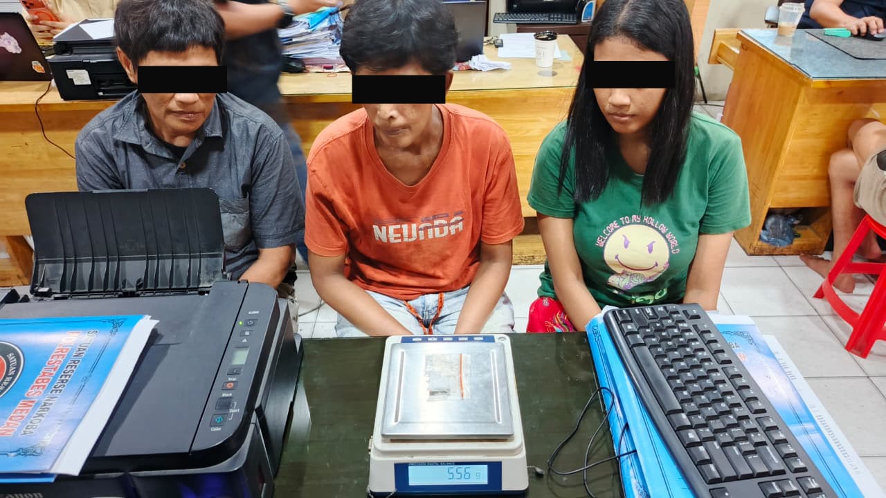 Wouw! Mertua-Menantu Kompak Jual Sabu dari Balik Jendela, Polisi Ringkus 3 Wanita di Percut Sei Tuan