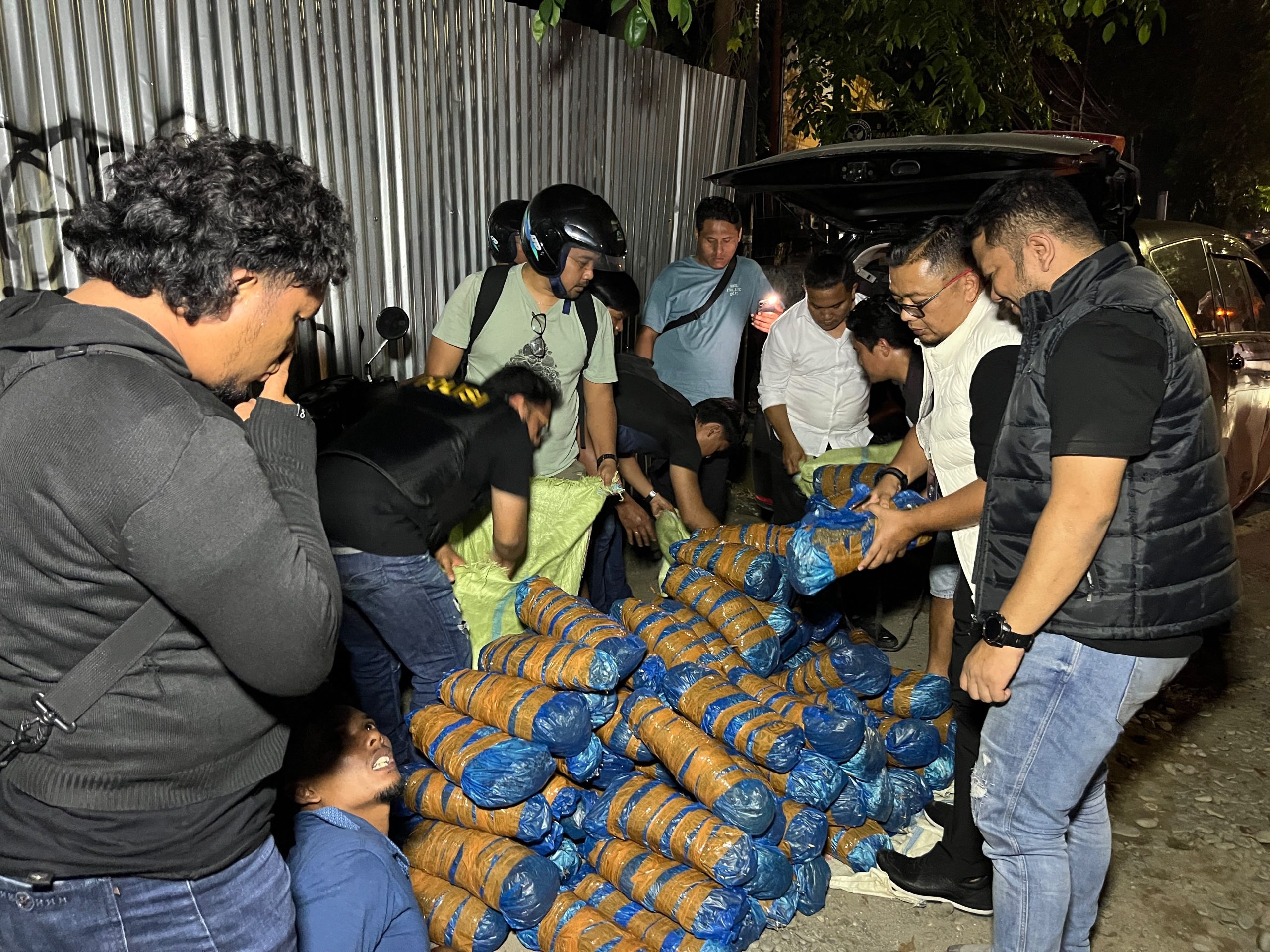 Wouw! Kejar-kejaran Maut di Jalan AH Nasution, Polisi Tabrak Mobil Kurir dan Sita 93 Kg Ganja”