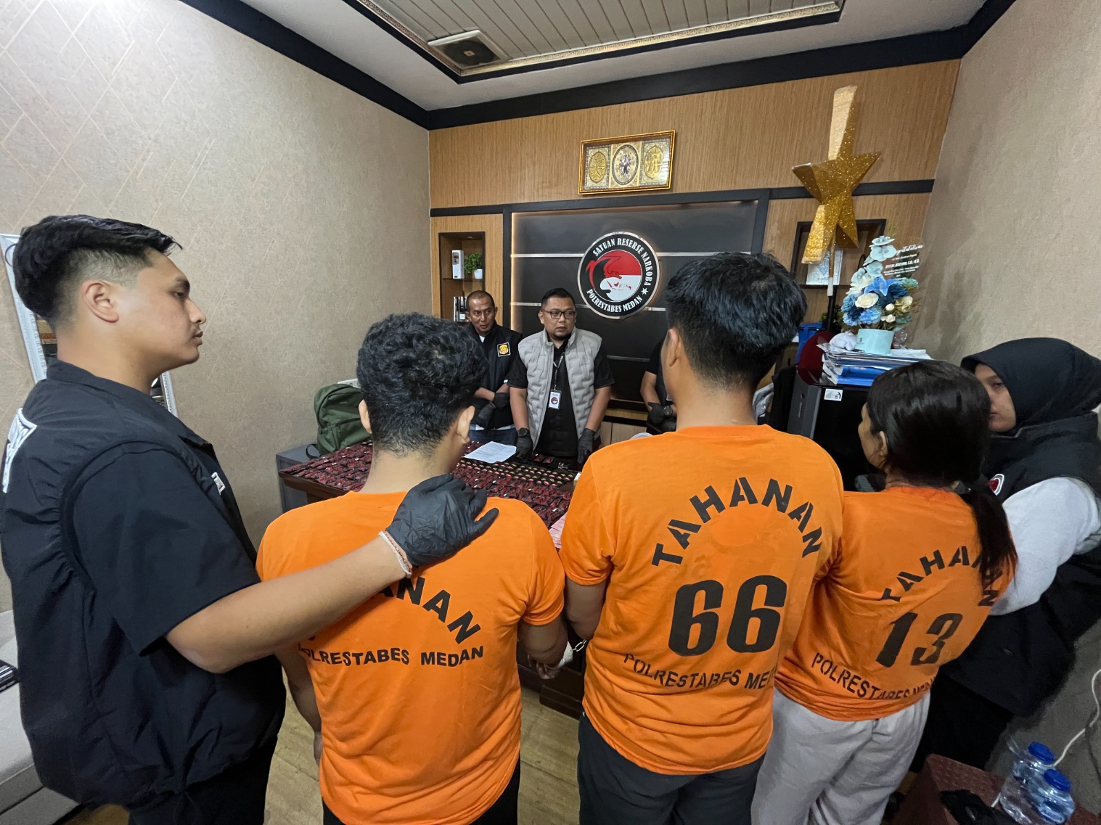 Wouw! 295 POD Getar Jaringan Malaysia Disita, Polisi Amankan Sepasang Kekasih