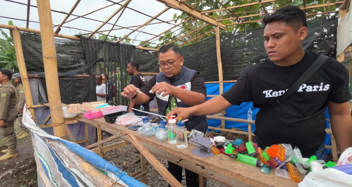 Wouw! Sarang Narkoba Kembali Beroperasi, 6 Barak di Bantaran Rel Medan-Binjai Dibakar